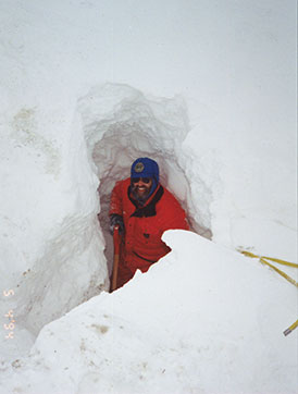 Biologist Dick Shideler digging out a den in a small drifted stream near Prudhoe Bay Photo by ADFampG biologist Carl Hemming