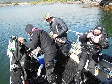 ADFampG divers prepare to drop in ADFampG photo